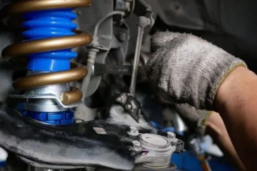 Difference Between Strut and Shock in Car