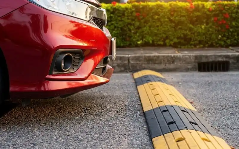 car bouncing after hitting a speed bump